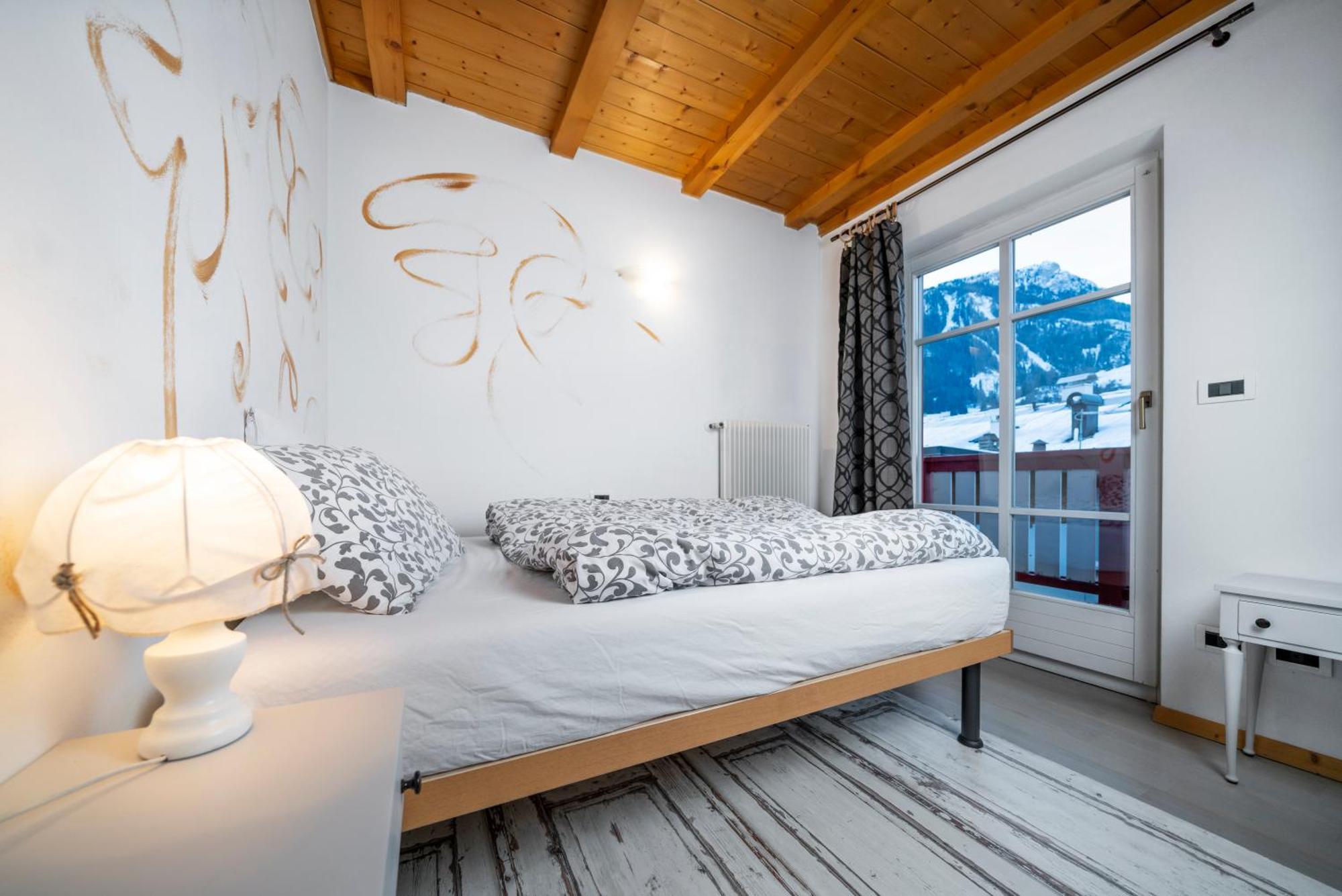 Ciasa Buro - Resh Lägenhet Moena Exteriör bild